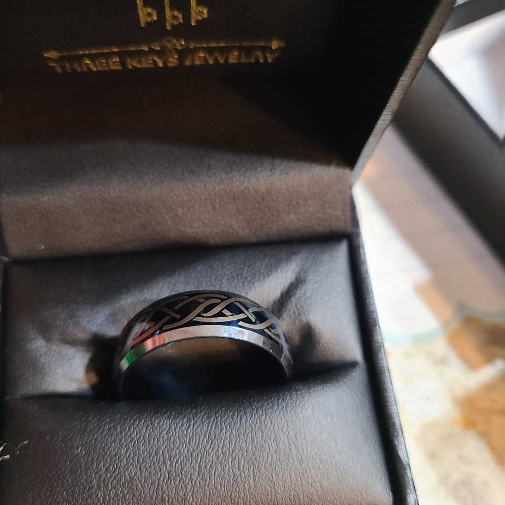 tungsten tribal 8mm band size 12